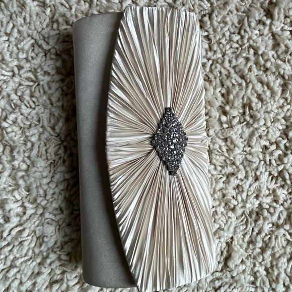 vintage cream satin clutch - Picture 2 of 8